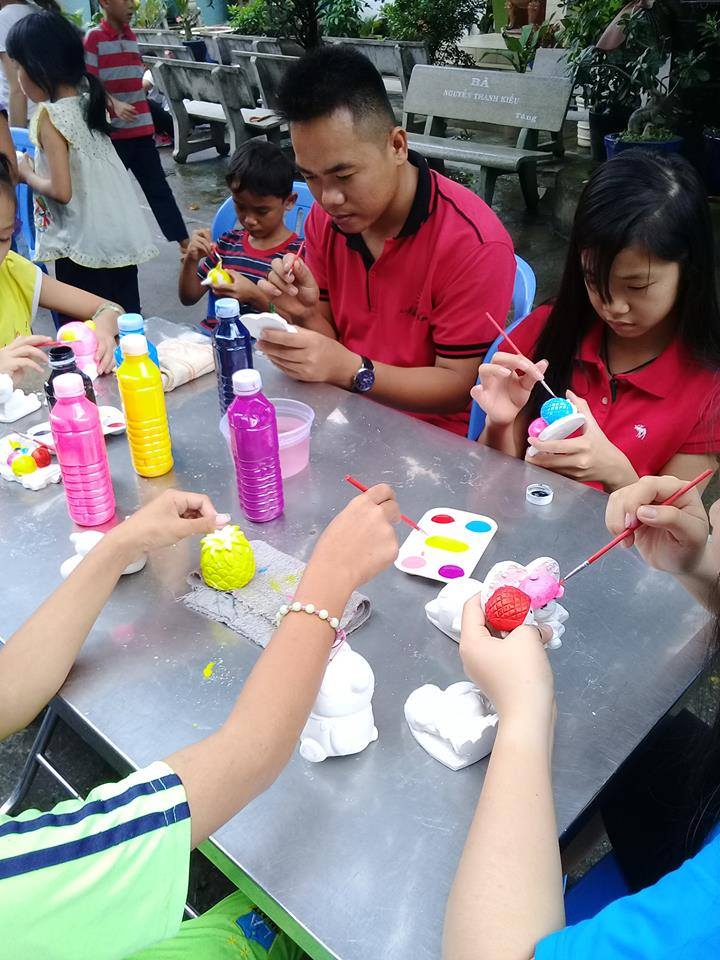 Các bé cùng tô tượng trong ngày hè